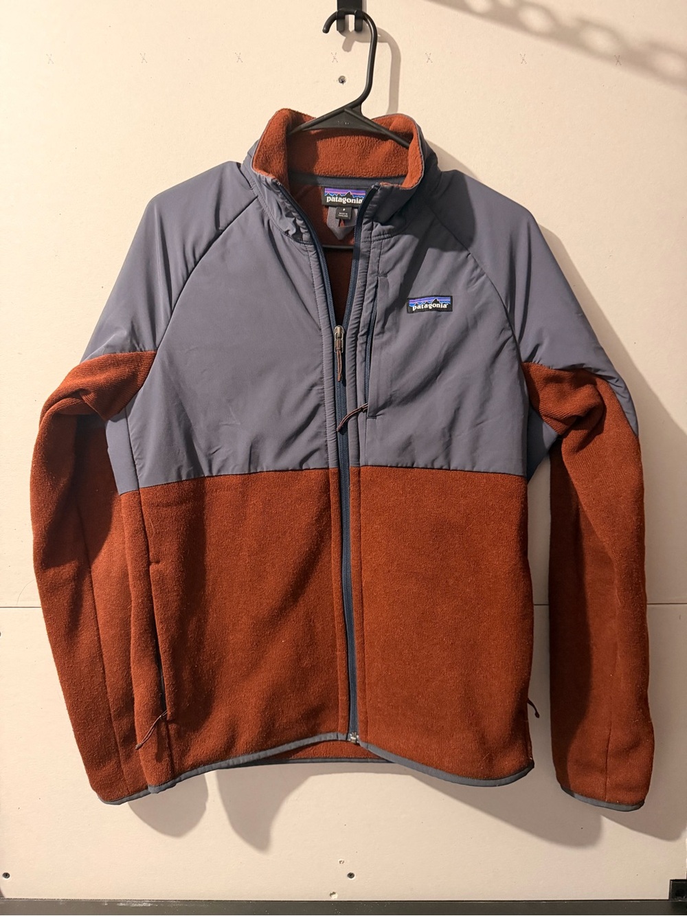 Patagonia Men's Two-Tone Rust & Slate Fleece Jacket Small